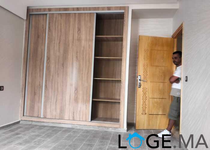 Appartement de 113 m2 de 2 façades dans une R+2 escalier privative a al bosstane El jadida.