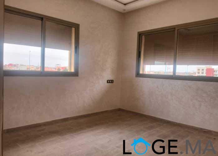 Appartement de 113 m2 de 2 façades dans une R+2 escalier privative a al bosstane El jadida.