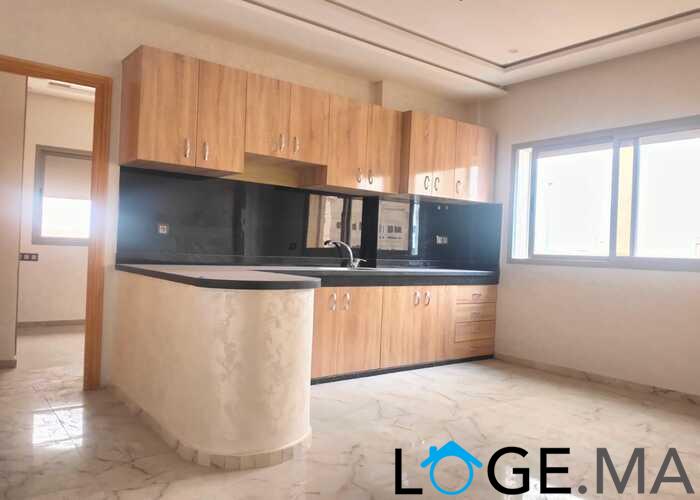 Appartement de 113 m2 de 2 façades dans une R+2 escalier privative a al bosstane El jadida.
