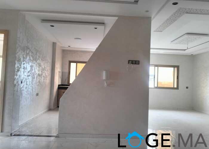Appartement de deux façades, 120 m2 escalier privative a al bosstane El jadida