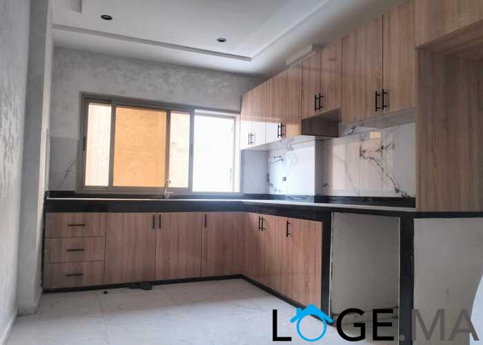 Appartement de deux façades, 120 m2 escalier privative a al bosstane El jadida