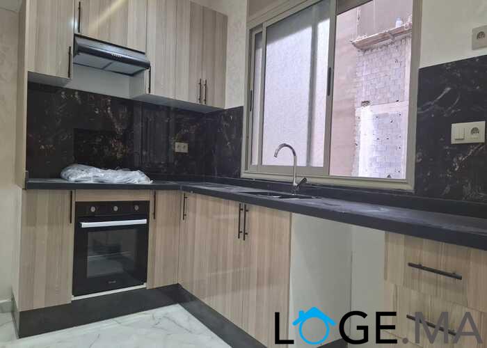 Appartement dans une R+2, 1ère étage escalier privative a hay essalm el jadida.
