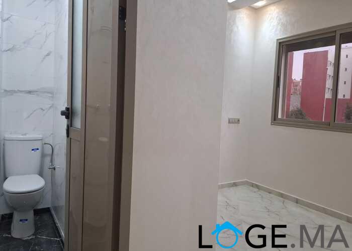 Appartement dans une R+2, 1ère étage escalier privative a hay essalm el jadida.