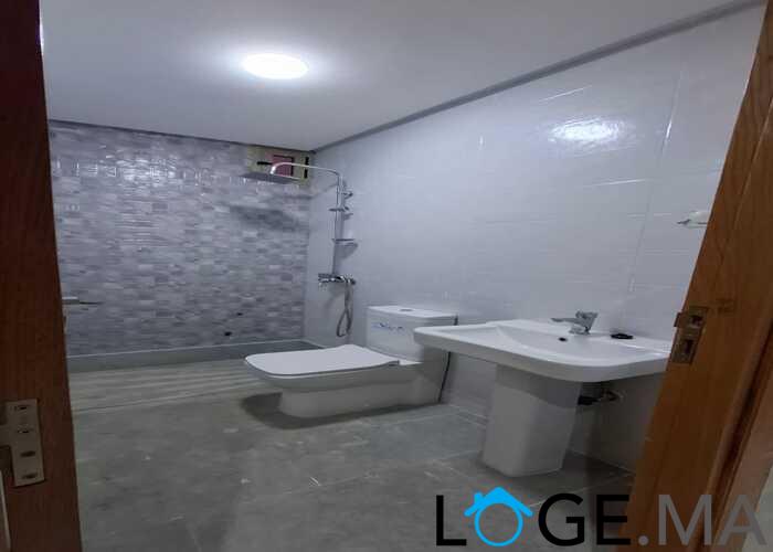 Appartement de 115 m2 escalier privative dans R+2 près Marjan El jadida.