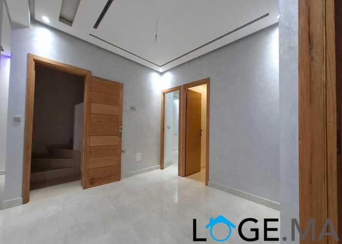 Appartement de 115 m2 escalier privative dans R+2 près Marjan El jadida.