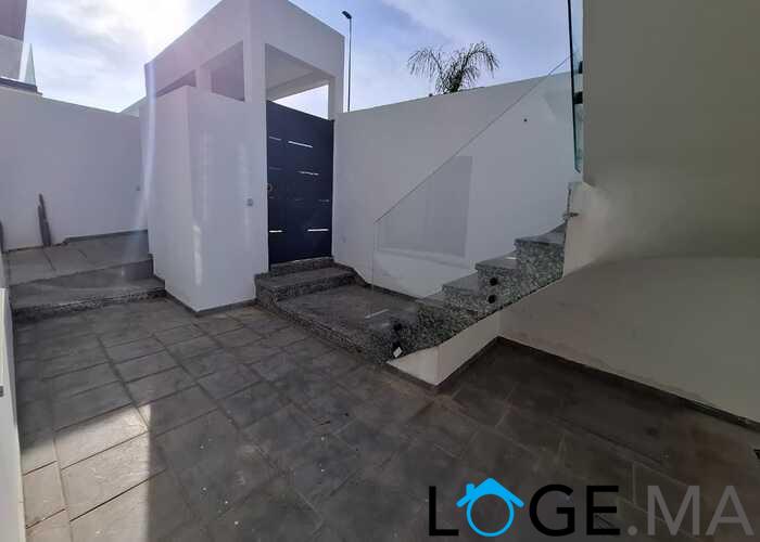 Duplex villa de 3 façades avec piscine a vendre a al bosstane El jadida.