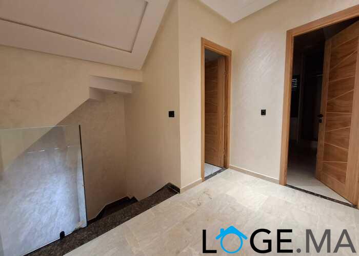 Duplex villa de 3 façades avec piscine a vendre a al bosstane El jadida.
