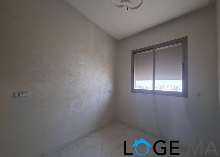 Appartement a vendre dans un immeuble avec garage et ascenseur, de 76 m2 dans une R+4 à el jadida. 