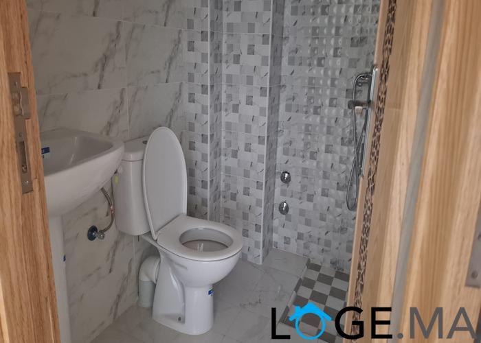 Appartement a vendre dans un immeuble avec garage et ascenseur, de 76 m2 dans une R+4 à el jadida. 