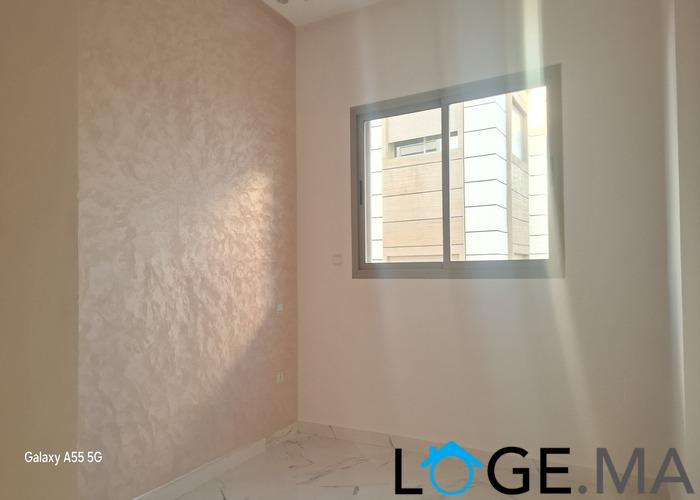 Appartement dans R+2 escalier privatif au 1er étage à hay essalm el jadida. 