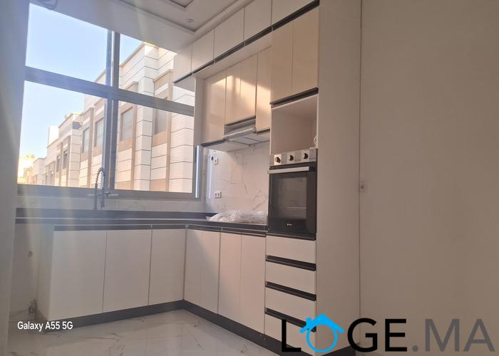 Appartement dans R+2 escalier privatif au 1er étage à hay essalm el jadida. 