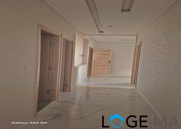 Appartement dans R+2 escalier privatif au 1er étage à hay essalm el jadida. 