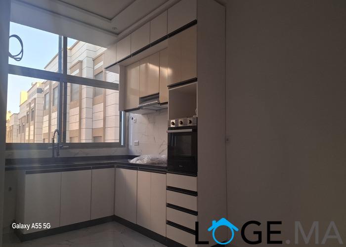 Appartement dans R+2 escalier privatif au 1er étage à hay essalm el jadida. 