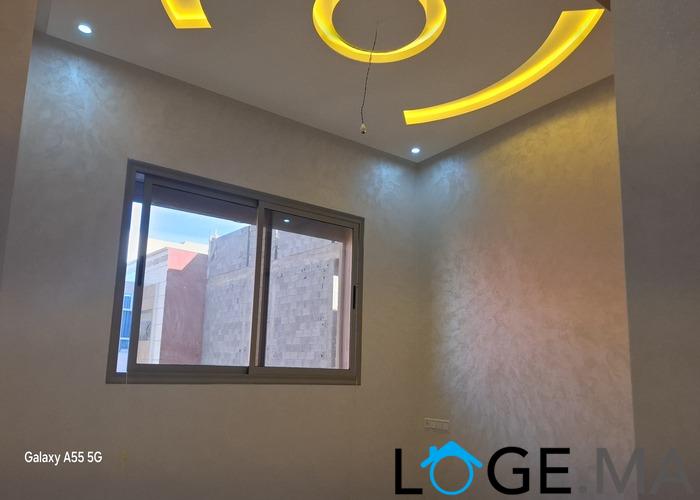 Appartement de façade opposé dans R+2 escalier privatif de 112 m2 près marjane el jadida. 