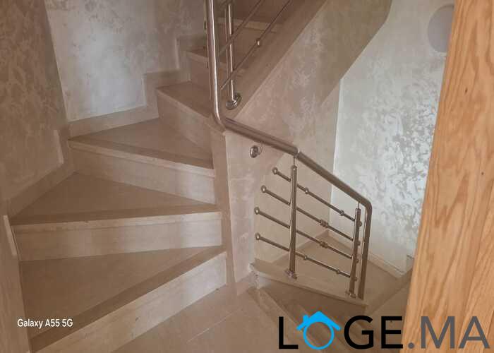 Appartementde de 2 façades de 111 m2 dans R+2 escalier privatif étage courants à hay essalam el jadida