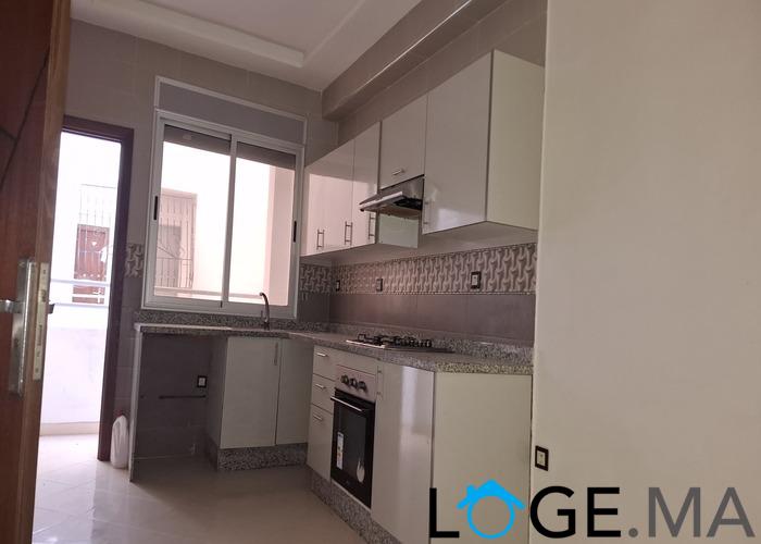 Appartement a vendre  dans R+4 de 90 m2 au 1er étage à el jadida. 