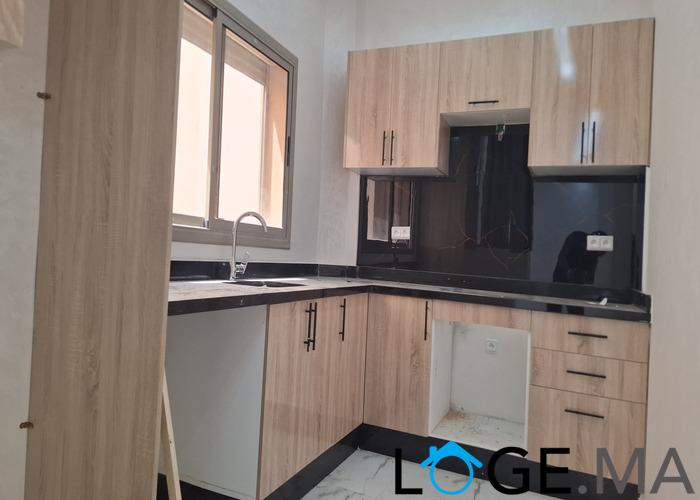 Appartement de 98 m2 à vendre  au 1er étage escalier privatif à hay essalam el jadida
