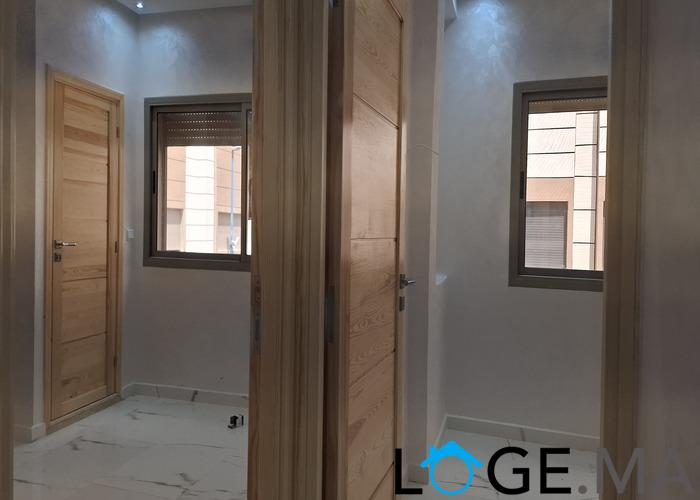 Appartement de 98 m2 à vendre  au 1er étage escalier privatif à hay essalam el jadida