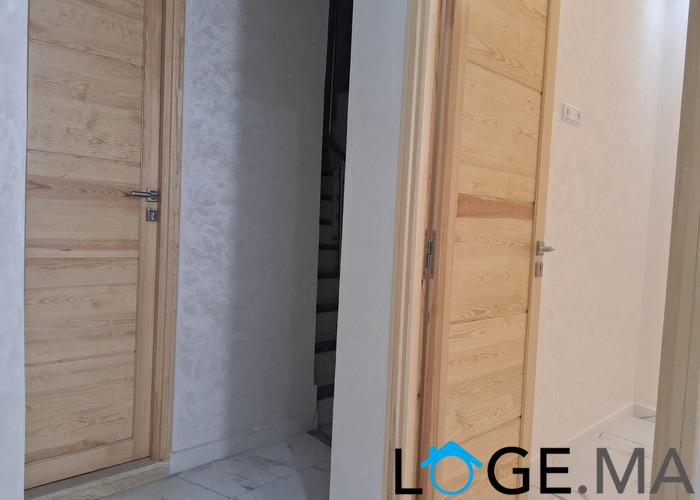 Appartement de 98 m2 à vendre  au 1er étage escalier privatif à hay essalam el jadida