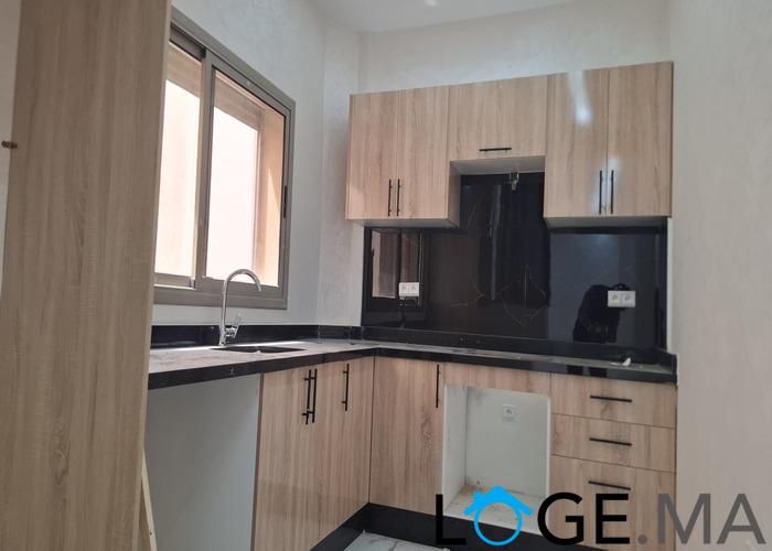 Appartement de 98 m2 à vendre  au 1er étage escalier privatif à hay essalam el jadida