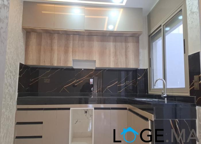 Appartement a vendre de 100 m2 escalier privatif étage courant près Marjane el jadida.