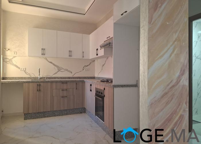 Appartement dans R+4 a vendre de 80 m2 au 1er étage a el jadida. 