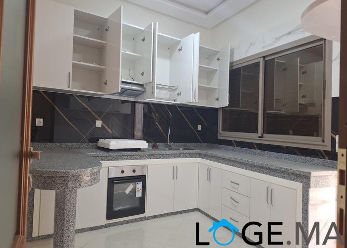 Appartement a vendre de 157 m2 dans R+2 escalier privatif près marjan el jadida.