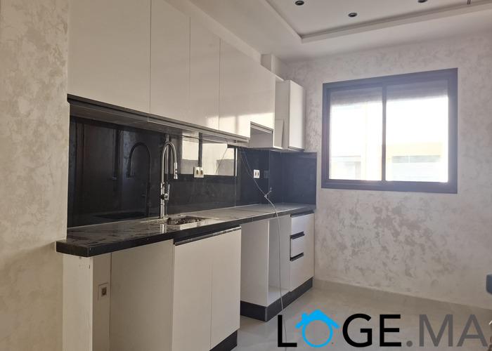 Appartement a vendre escalier privatif de 2 façades ,160 m2 a al bousstane el jadida .