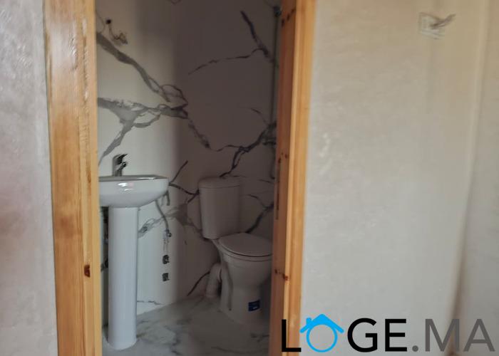 Appartement a vendre dans R+2 escalier privatif a el jadida.