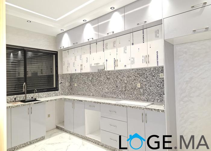 Appartement a vendre dans R+3 ,de 110 m2 avec ascenseur, a el jadida. 