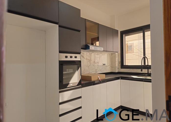 Appartement a vendre de deux façades dans R+2 au 2eme étage,de 120 m2 a el jadida.