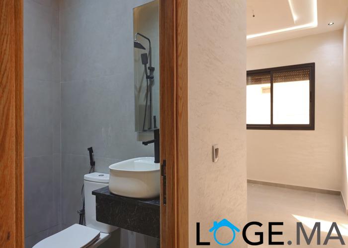 Appartement a vendre de deux façades dans R+2 au 2eme étage,de 120 m2 a el jadida.