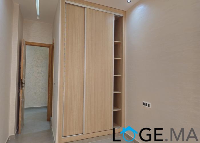 Appartement a vendre de deux façades dans R+2 au 2eme étage,de 120 m2 a el jadida.