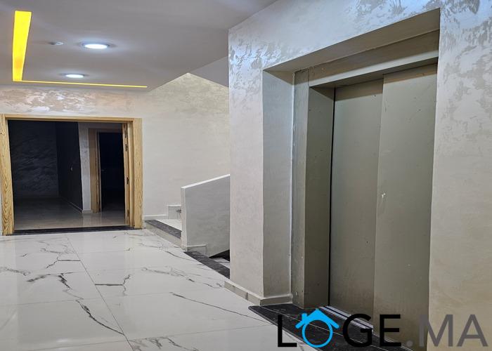 Appartements de deux façades dans R+3 au 3éme étage avec ascenseur jusqu'à terrasse,avant café Chaimaa el jadida. 