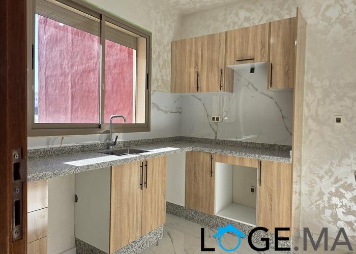 Appartement a vendre au 1er étage dans R+2 escalier privatif a el jadida.