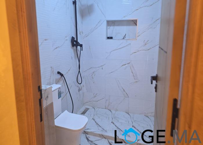 Appartement a vendre de 113 m2 au 1er étage dans R +2 escalier privatif a el jadida 