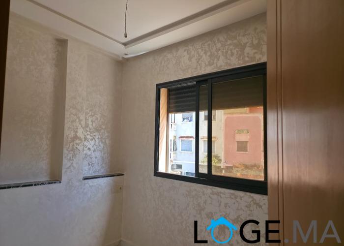 Appartement a vendre dans R +2 avec escalier privatif a Narjiss el jadida. 