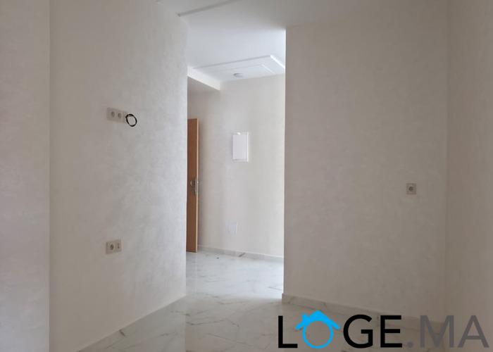 Appartement a vendre dans R +2 avec escalier privatif a Narjiss el jadida. 