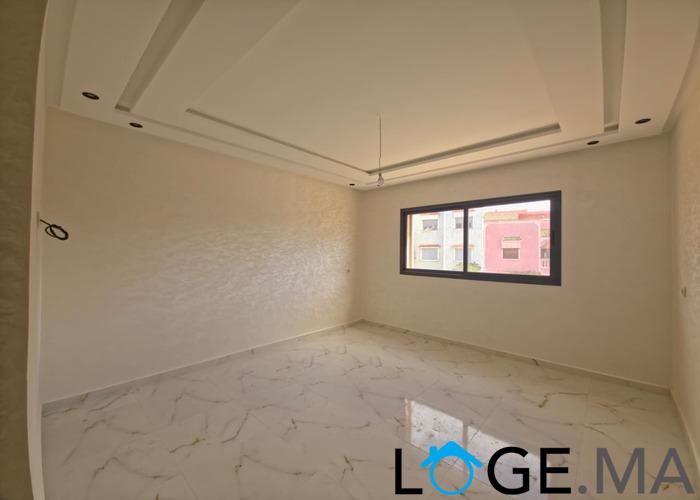 Appartement a vendre dans R +2 avec escalier privatif a Narjiss el jadida. 