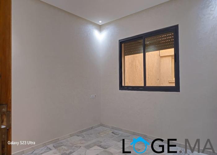 Appartement a vendre de 147 m2 au 2ème étage près albousstane a el jadida. 