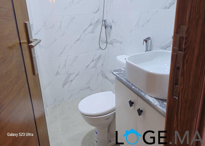 Appartement a vendre de 147 m2 au 2ème étage près albousstane a el jadida. 