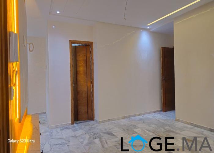 Appartement a vendre de 147 m2 au 2ème étage près albousstane a el jadida. 