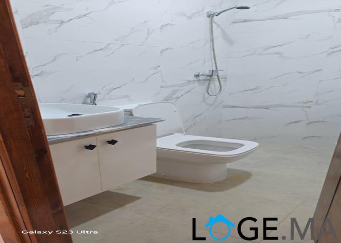 Appartement a vendre de 147 m2 au 2ème étage près albousstane a el jadida. 