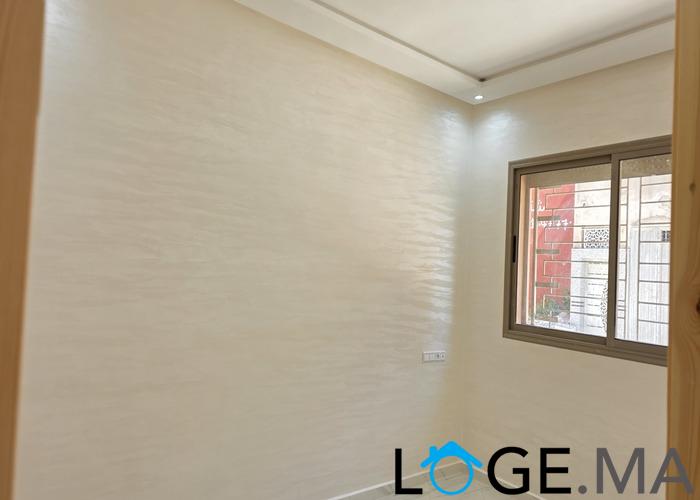 Appartement a vendre RDC dans R+2 a al bousstane el jadida. 