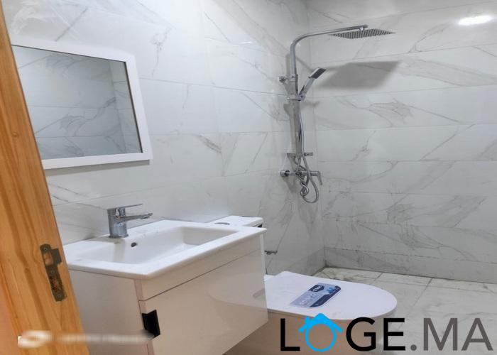 Appartement a vendre de deux façades au 2ème étage escalier privatif a Al bousstane el jadida .