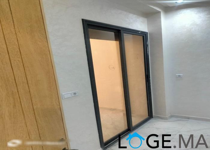 Appartement a vendre de deux façades au 2ème étage escalier privatif a Al bousstane el jadida .