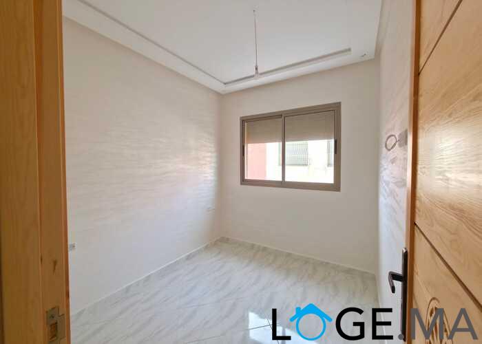 Appartement a vendre  de 82 m2 au 2ème étage de deux façades a Al bousstane el jadida.