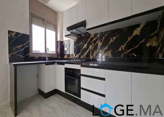 Appartement a vendre  de 82 m2 au 2ème étage de deux façades a Al bousstane el jadida.