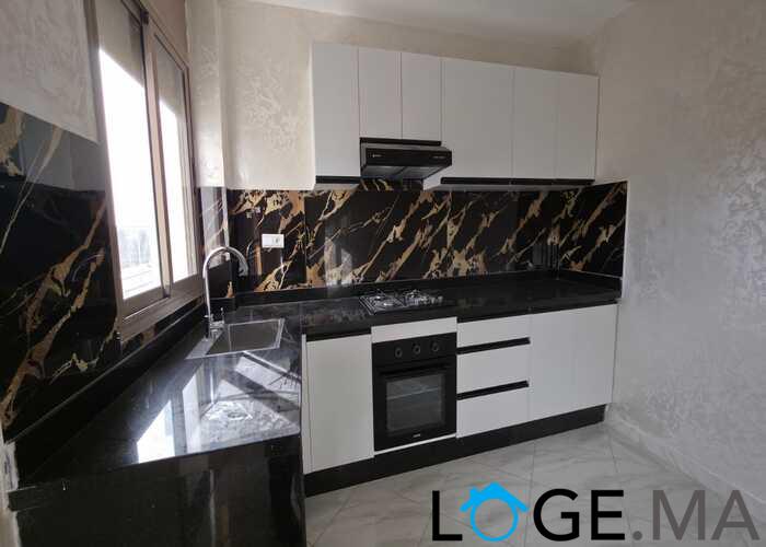 Appartement a vendre  de 82 m2 au 2ème étage de deux façades a Al bousstane el jadida.