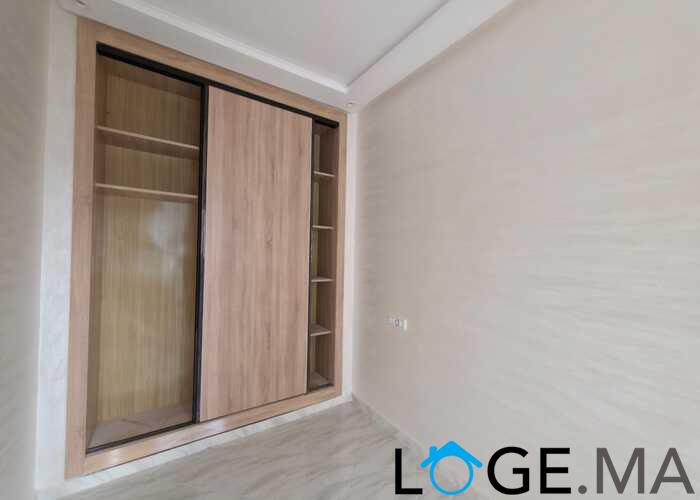 Appartement a vendre  de 82 m2 au 2ème étage de deux façades a Al bousstane el jadida.